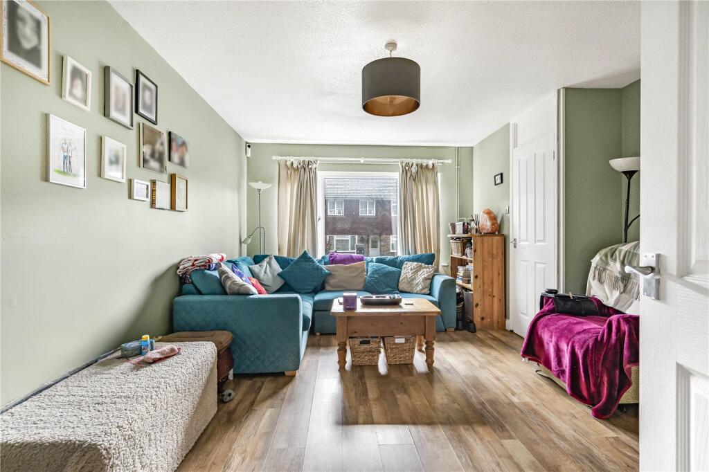 Charlwood Gardens, Burgess Hill, East Sussex, RH15 photo 2