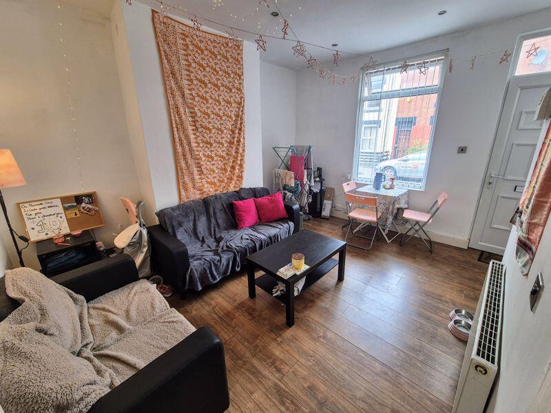 House in Leeds, West Yorkshire - View 2