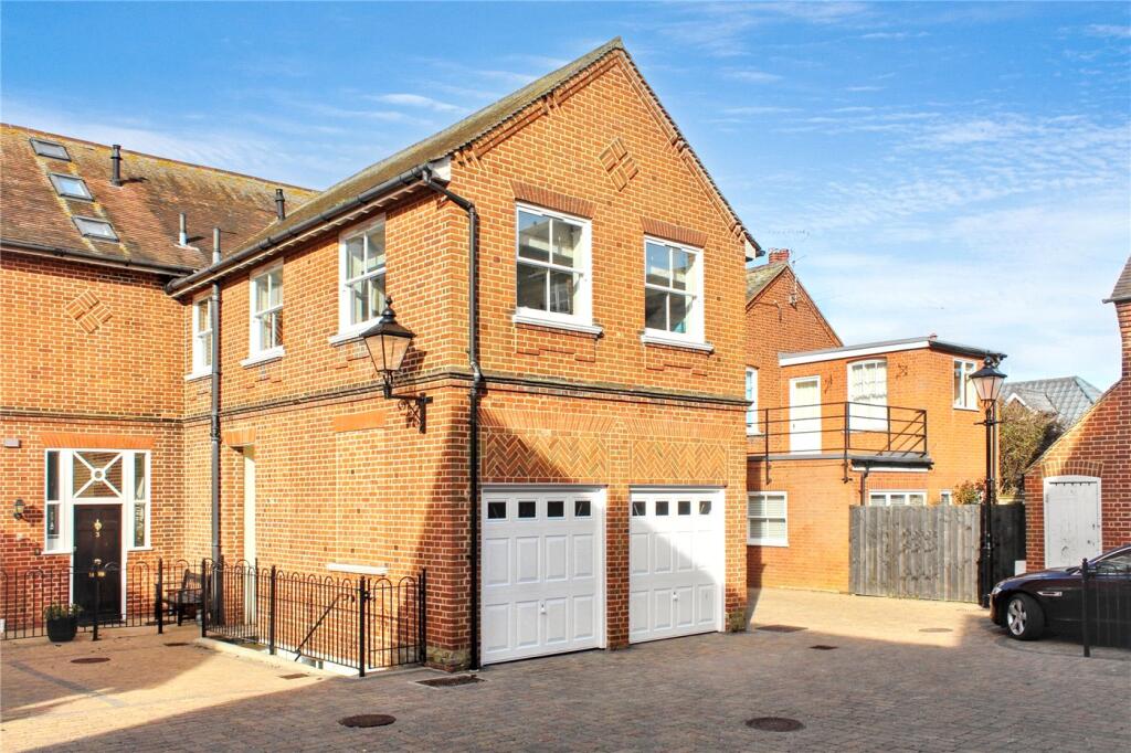 1-bed flat on Wymering Road, Southwold, Suffolk, IP18, £250,000