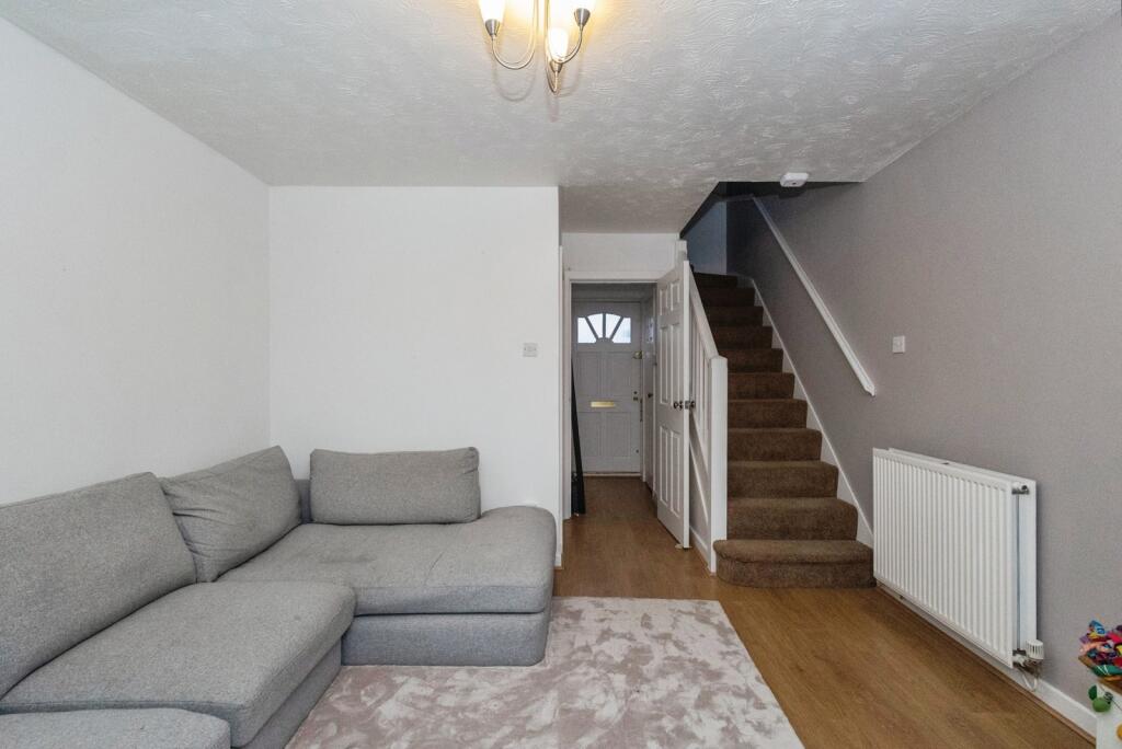 Southfield Close, Dukinfield, Greater Manchester, SK16 photo 4