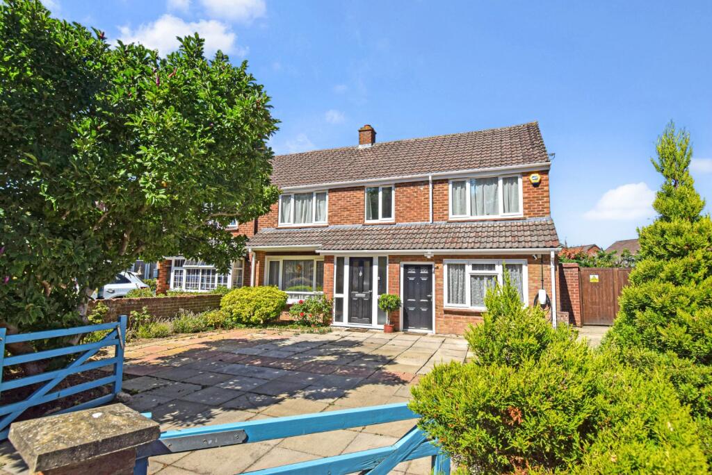 Main image of property: Wyndham Crescent, Burnham, Buckinghamshire, SL1