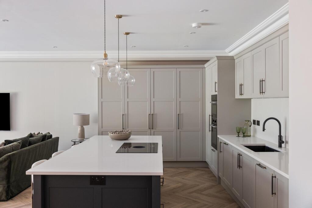 Apartment in Elmbridge, Oxshott - View 4