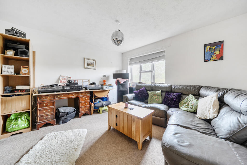 Pinewood Way, Haywards Heath, West Sussex photo 4