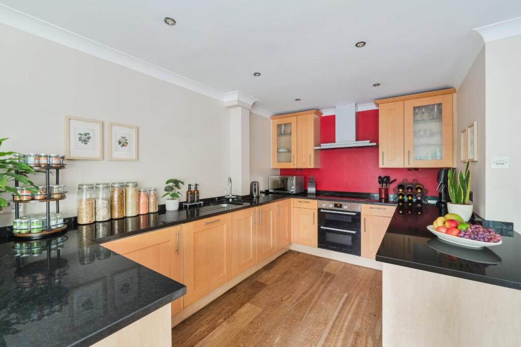 House in Kingston upon Thames - View 4