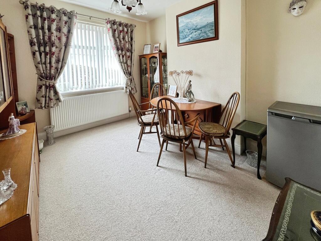 House in Swadlincote, Castle Gresley - More