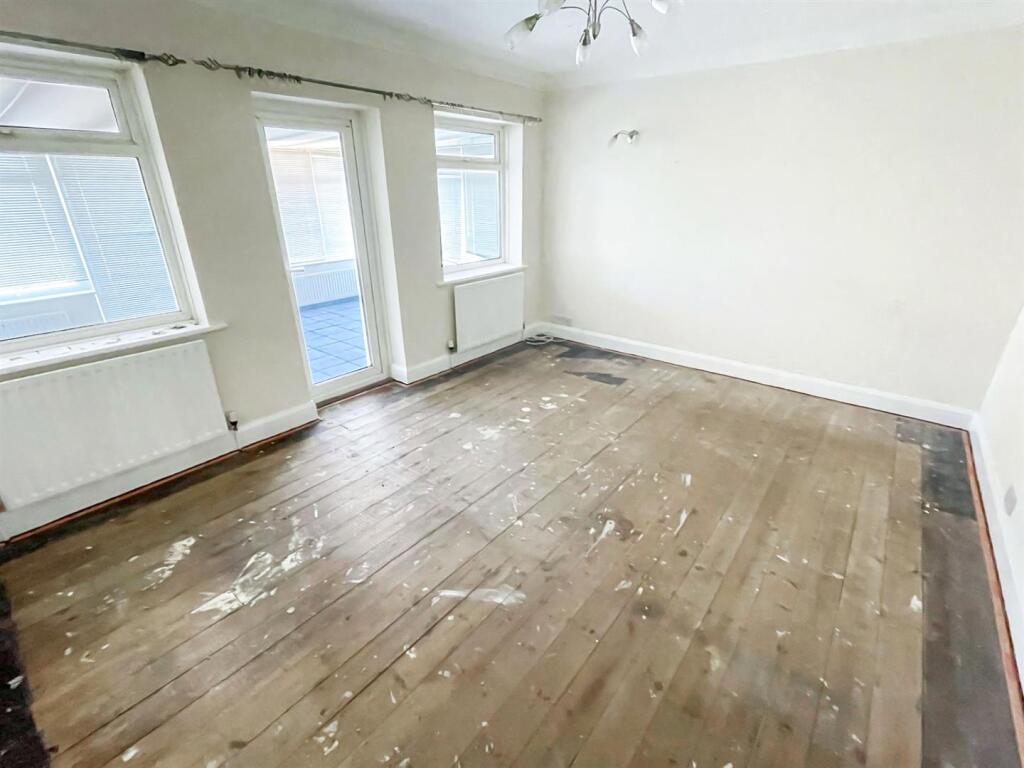 House in Arun, East Preston - More