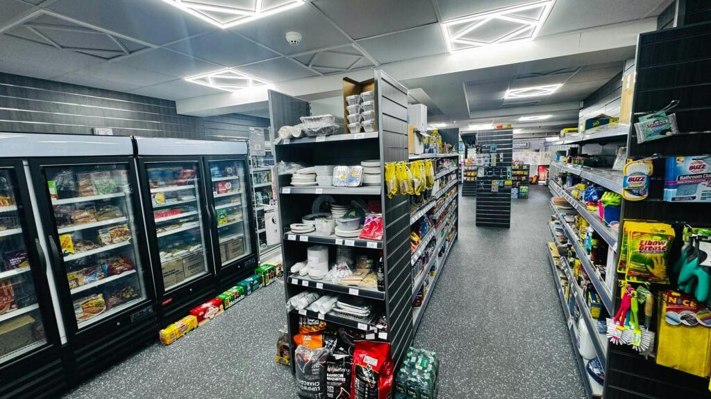 P07 - Rear household aisle.jpg