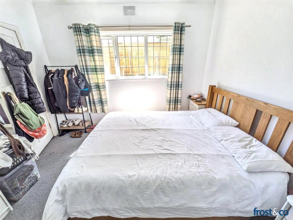 Apartment in Poole, Foxholes - View 5