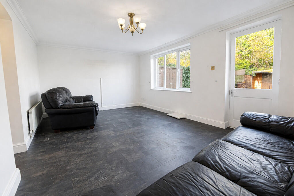 Chestnut Way, Tiptree photo 2