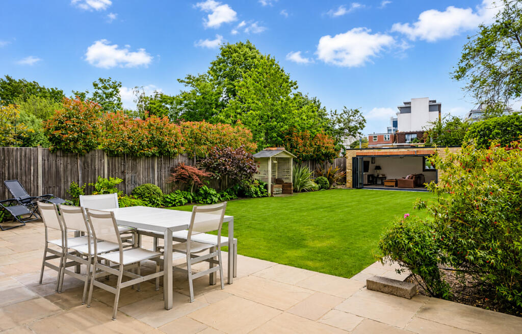 House in London - View 2