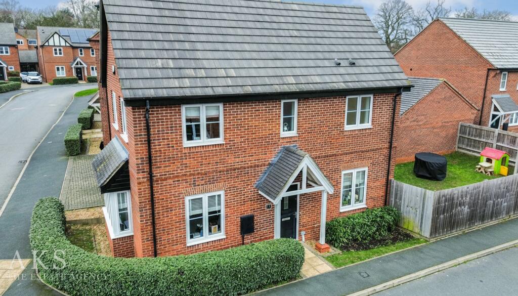 3-bed detached on Heathfield Avenue, Etwall, DE65, £335,000