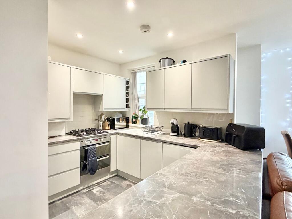 Apartment in Bexhill-on-Sea, Central - View 5
