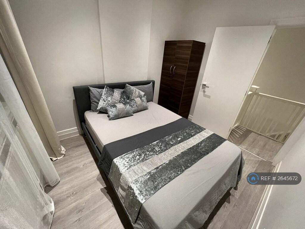 Main image of property: Sunset Road, London, SE5