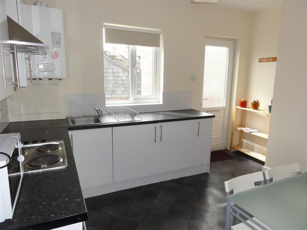 Main image of property: 477a Glossop Road, Broomhill, S10 2QE