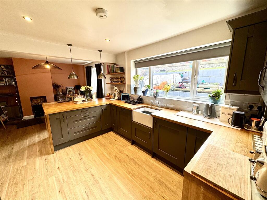 Hughes Crescent, Chepstow photo 4