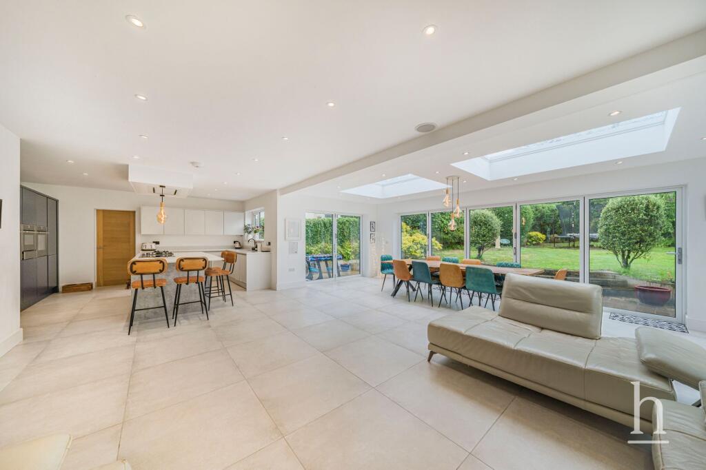 Ludlow Drive, West Kirby, CH48 photo 3