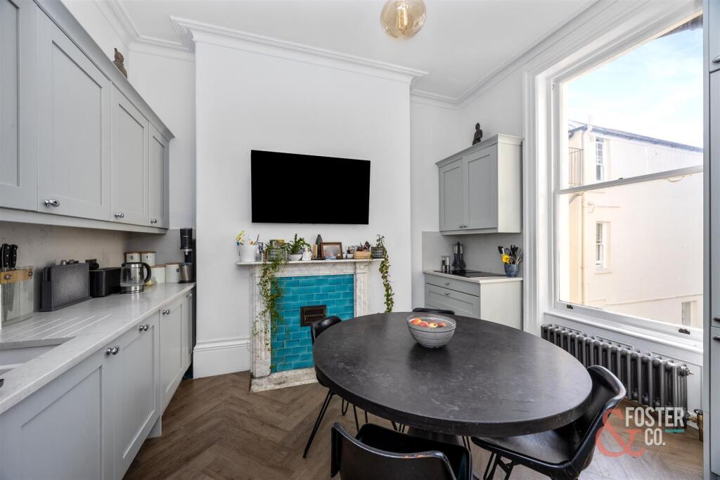 Apartment in Brighton - View 3