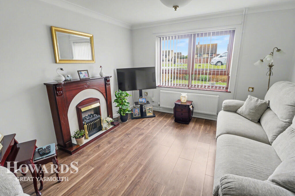 3-bed semi-detached on Mountbatten Way, Caister-on-Sea, £225,000