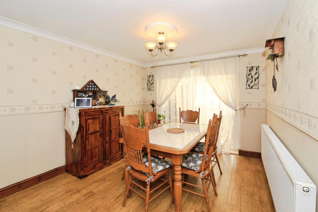 House in Huntingdonshire, Yaxley - More