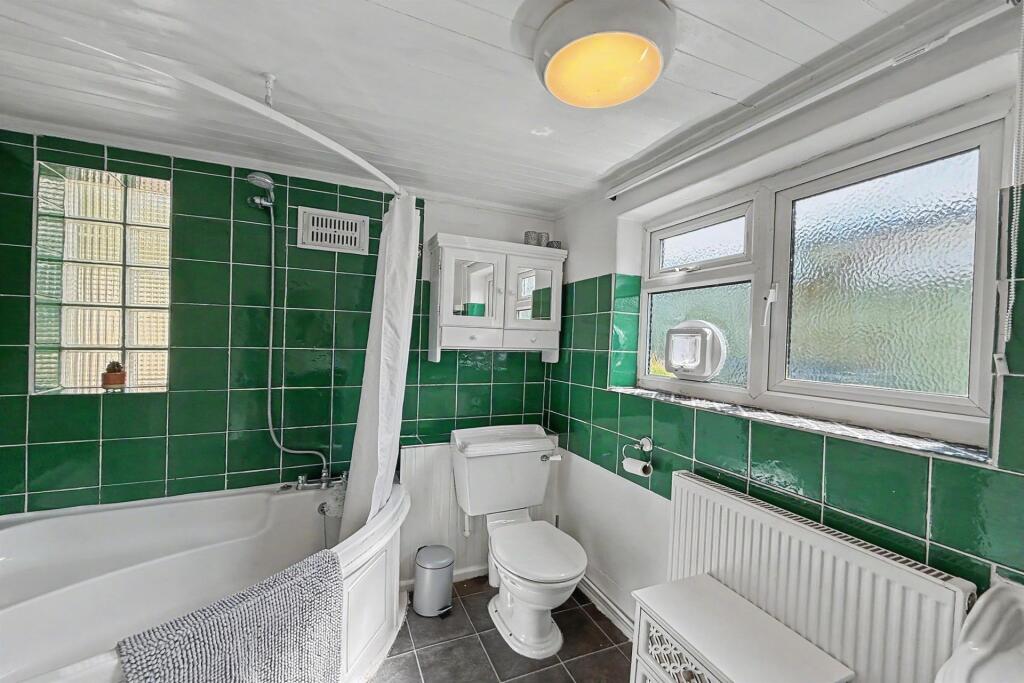 House in Dorchester, Blandford Forum - More