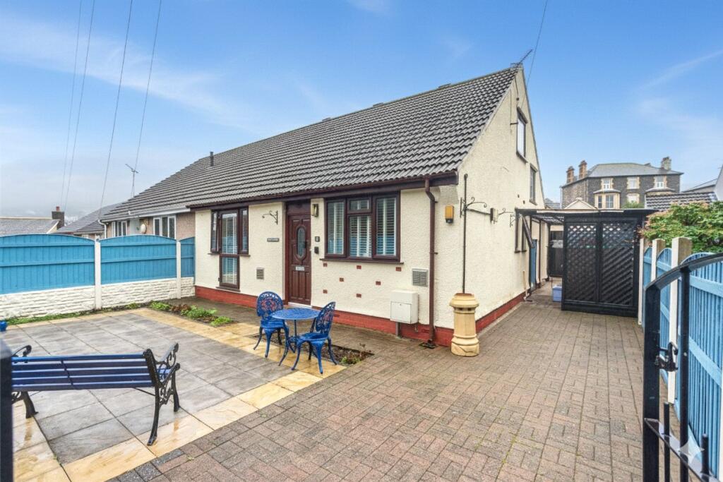3-bed bungalow on Maes Y Glyn, Llanfairfechan, Conwy, LL33, £230,000