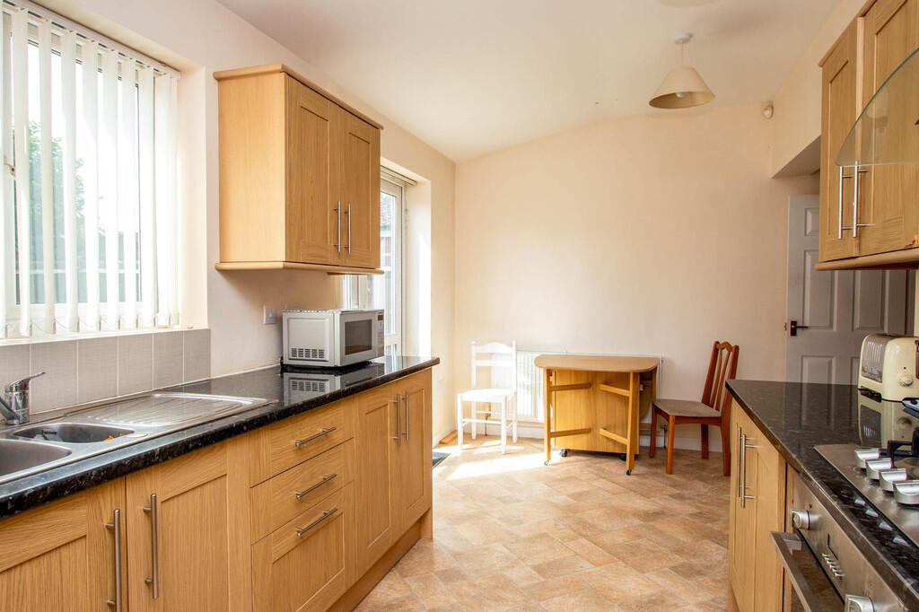 House in Higham Ferrers, North Northamptonshire - More