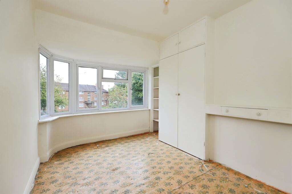 House in Wolverhampton, West Midlands - More