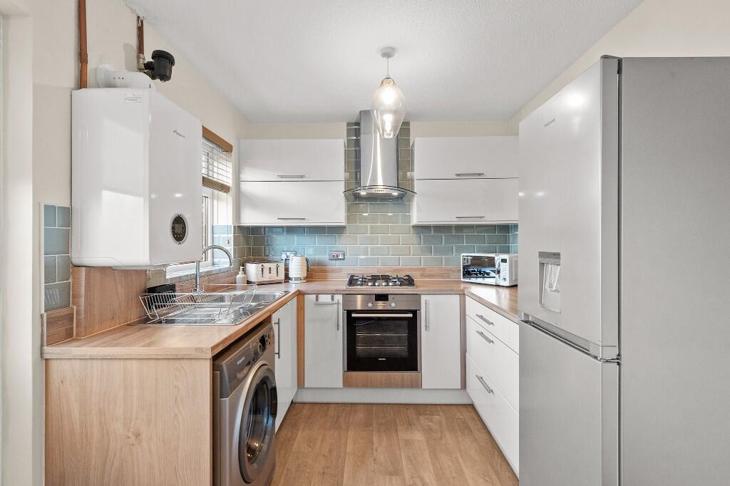39 Jamieson Avenue, Stenhousemuir, Larbert, Stirlingshire, FK5 4TX photo 4