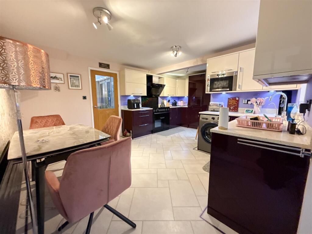 Clough Grove, Oughtibridge, S35 photo 4