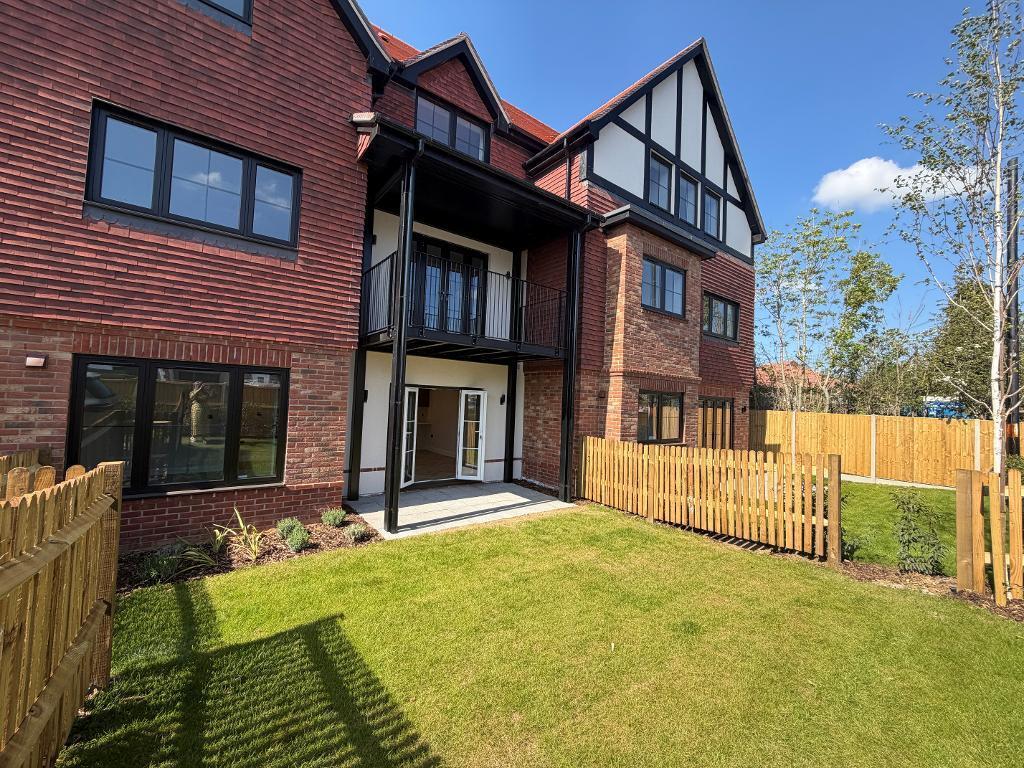 Main image of property: 81 Farleigh Road, Warlingham, Surrey, CR6 9EJ