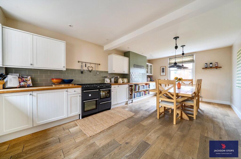 House in Luton - View 4