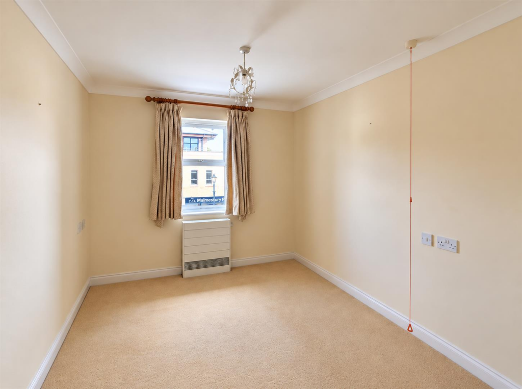 House in Milbourne, Burton Hill, St. Paul Malmesbury Without - More