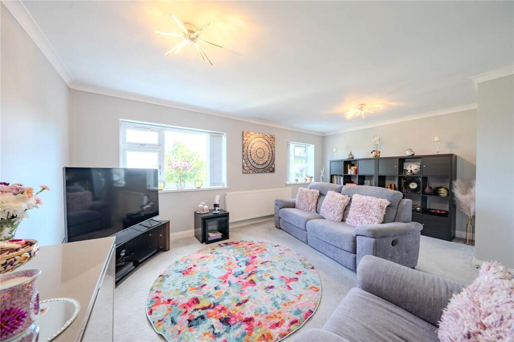 Apartment in Leeds, Bradley Hill, Swinnow - View 2