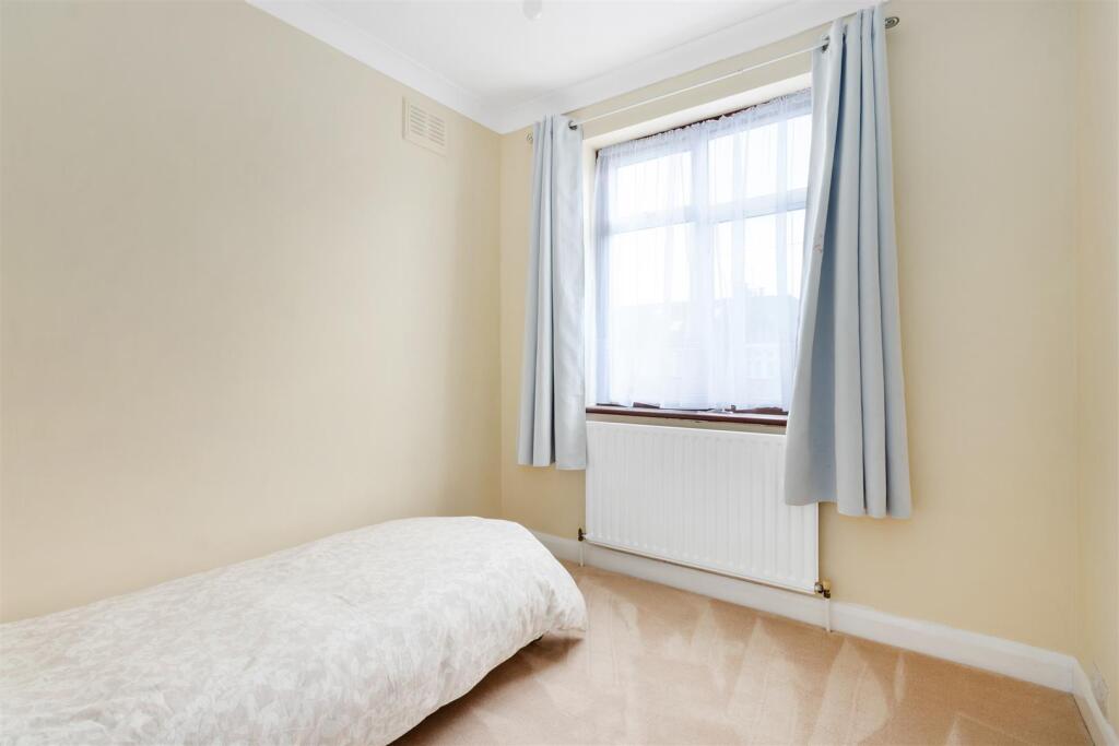House in Sutton - View 5