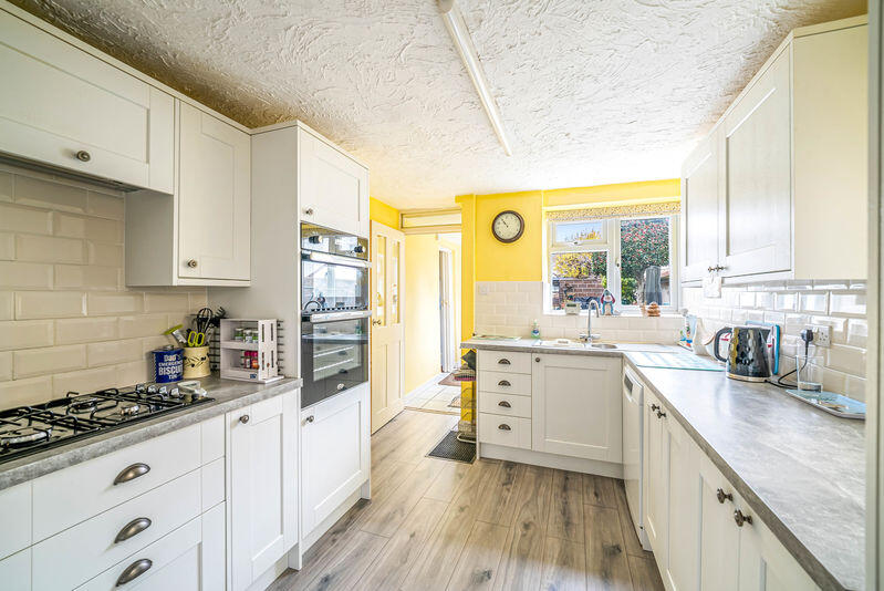 Spring Hill, Worle Village - SUBSTANTIAL HOME  photo 3