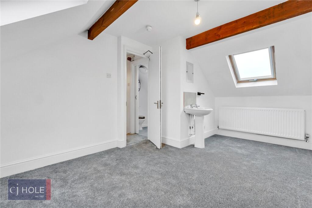 5 bedroom terraced house for rent