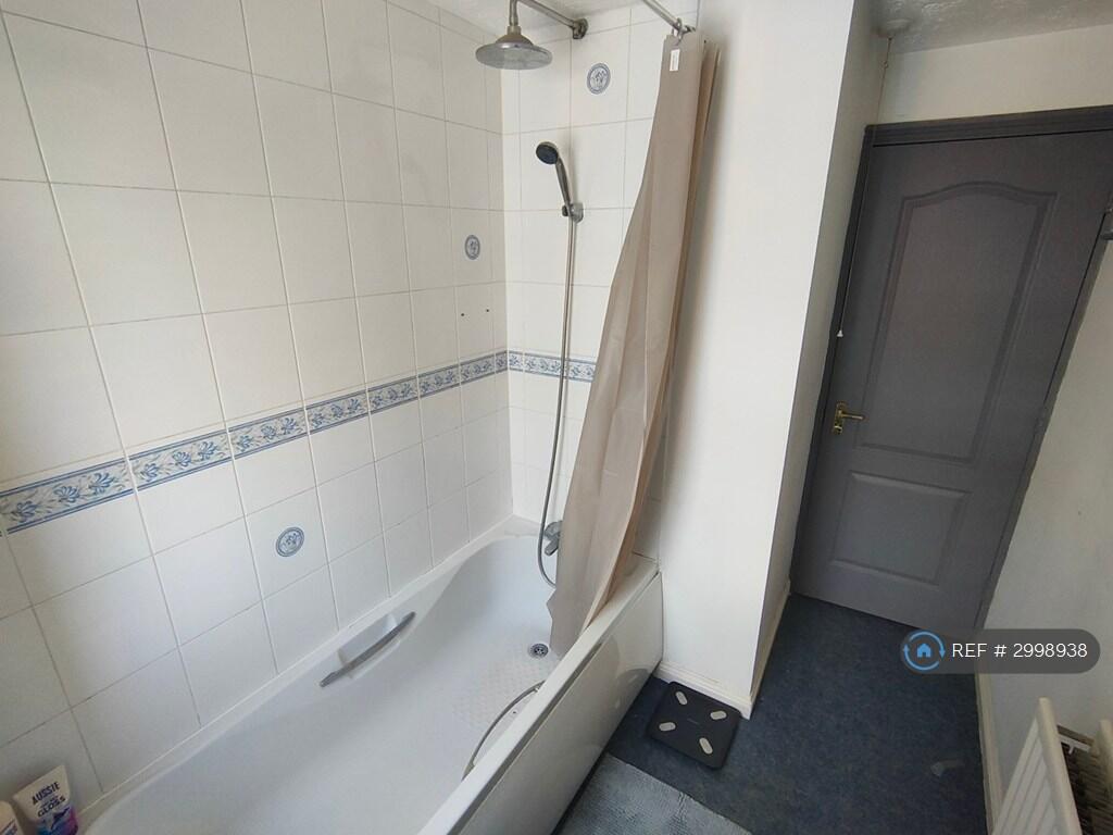 Apartment in Croydon - View 5