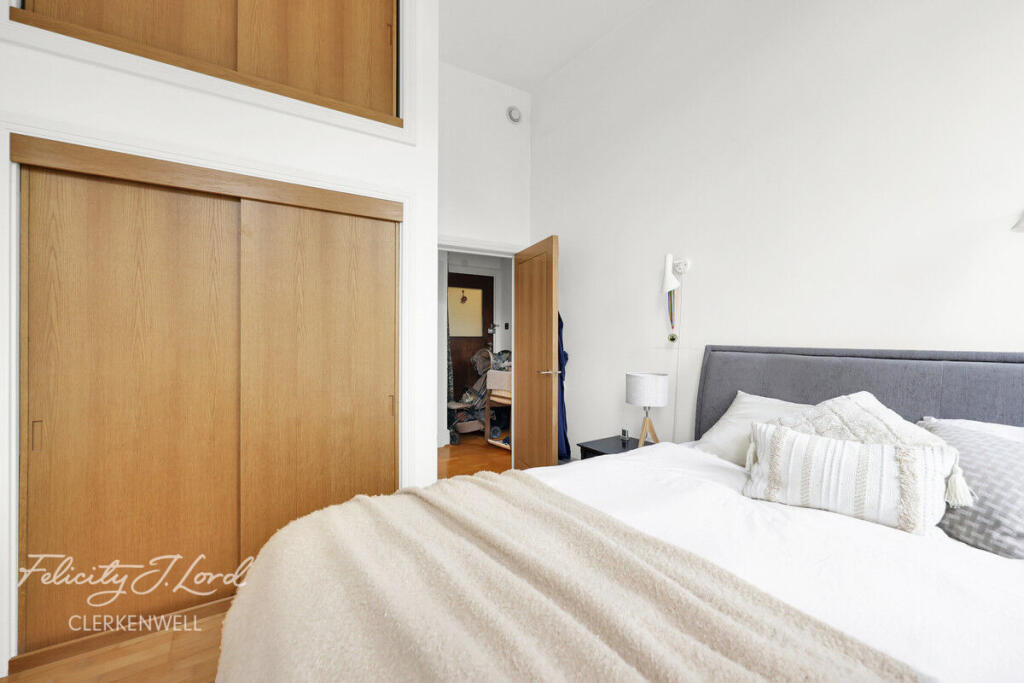 Apartment in London - More