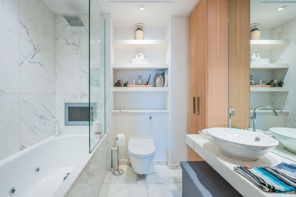Apartment in London - More