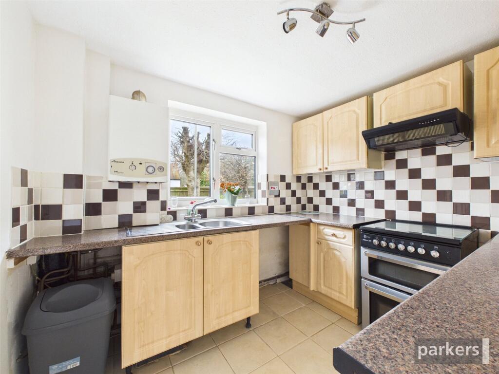 Luscombe Close, Caversham, Reading, Berkshire, RG4 photo 3