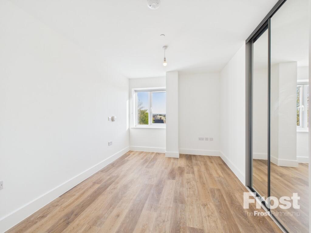 Apartment in Slough - View 5
