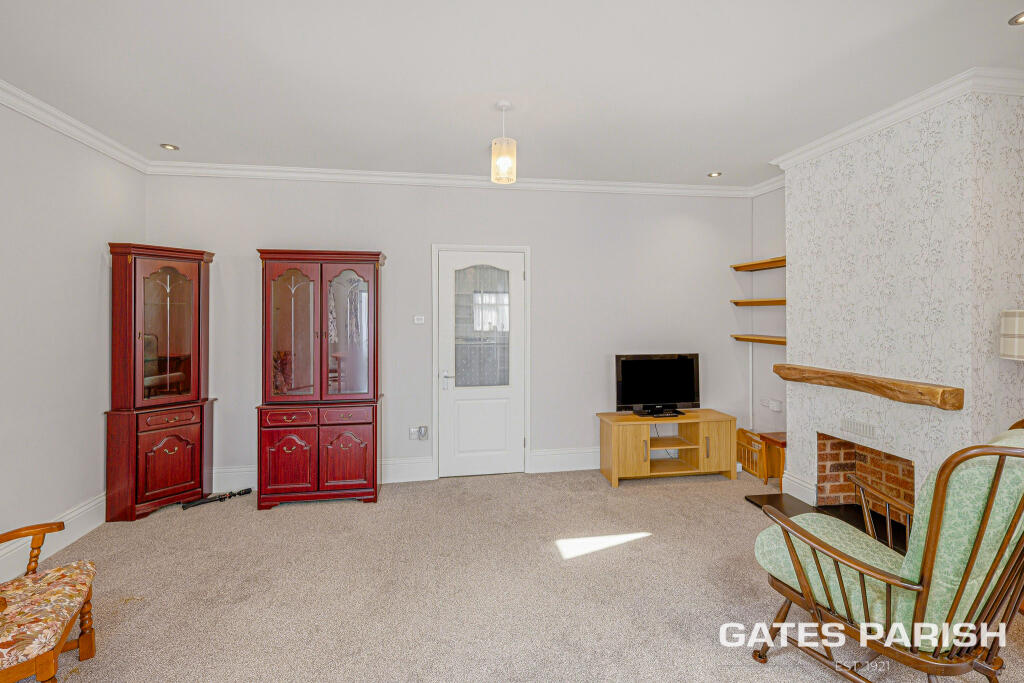 House in London, Upminster Bridge, Upminster - View 4