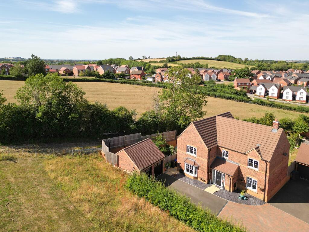 5-bed detached on Bland Grove, Shipston-on-Stour. CV36 4GP, £730,000
