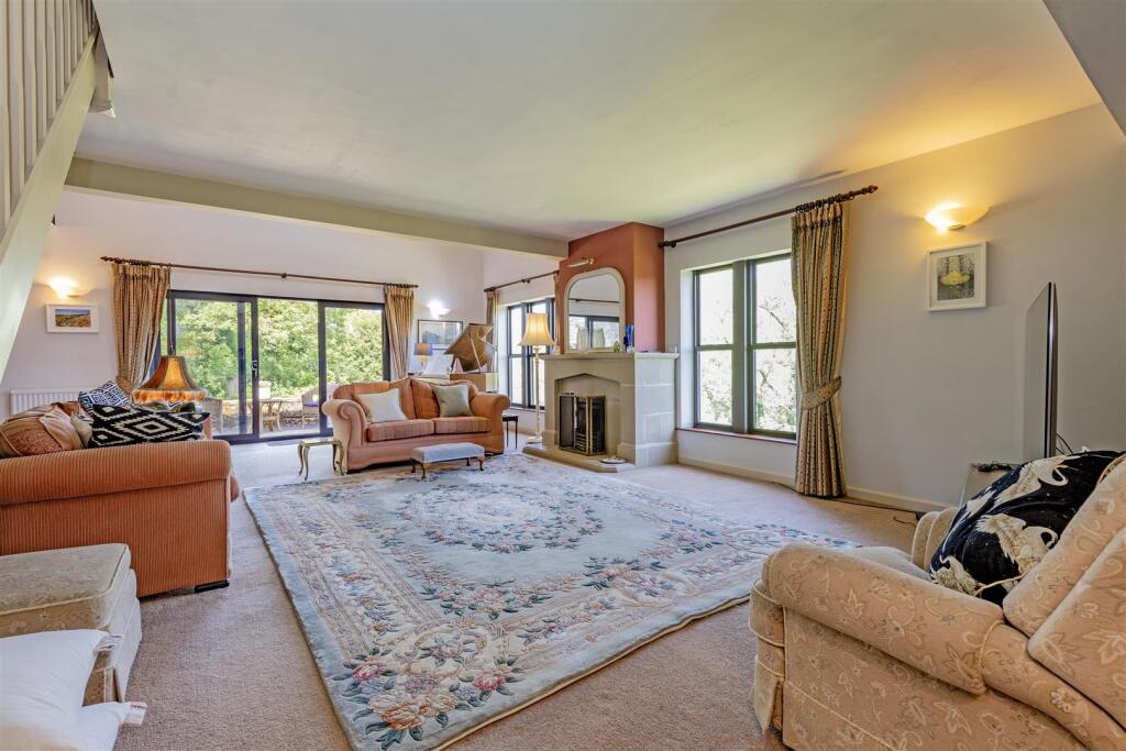 House in High Peak, Thornhill - View 4