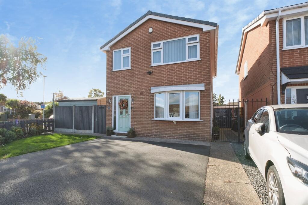 3-bed detached on Polperro Way, Hucknall, Nottingham, £280,000
