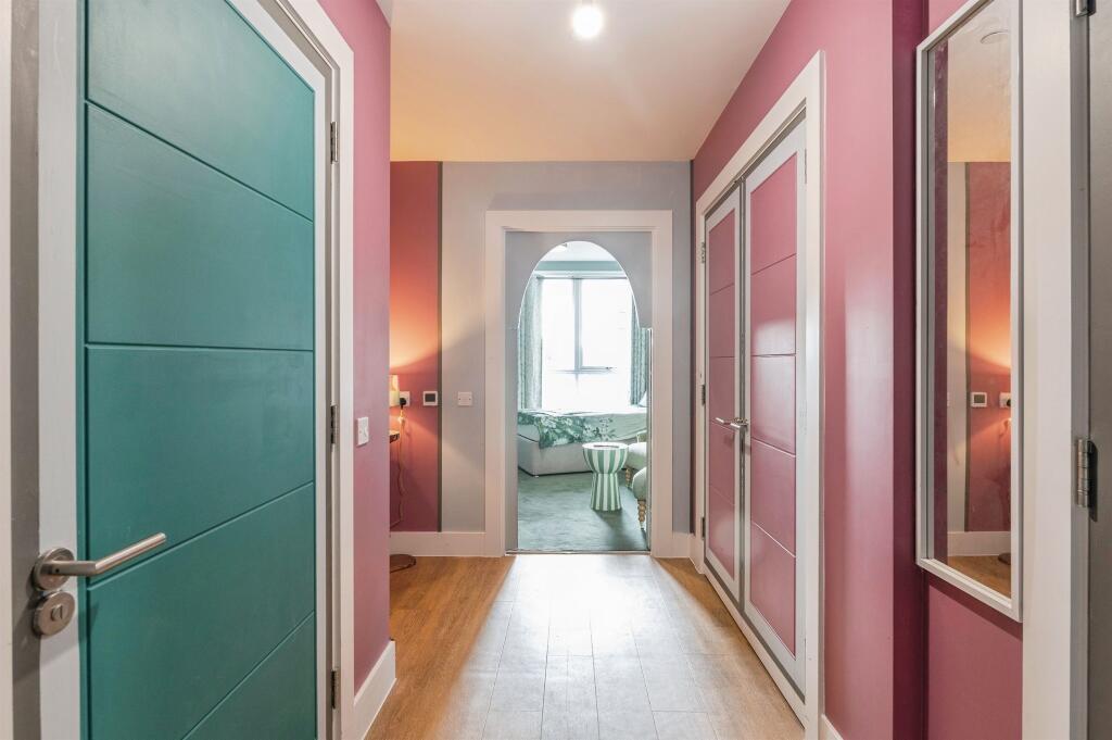 Apartment in London - View 3