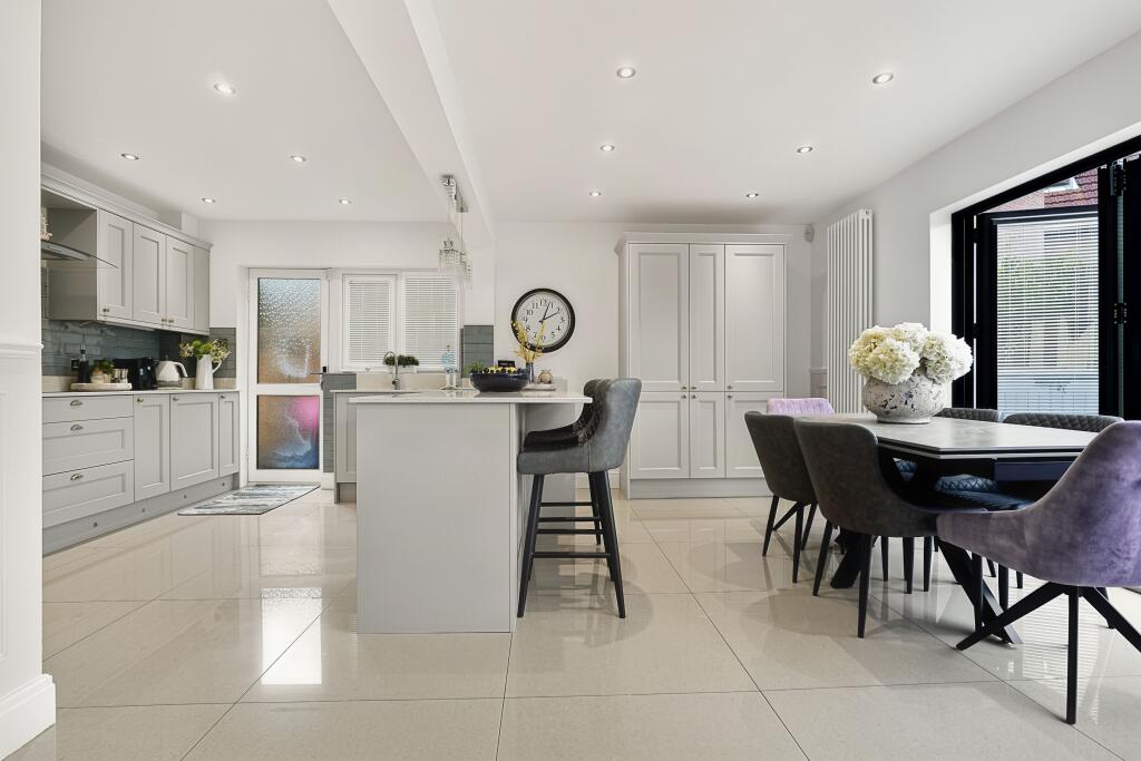 House in Cardiff, Llanishen - More