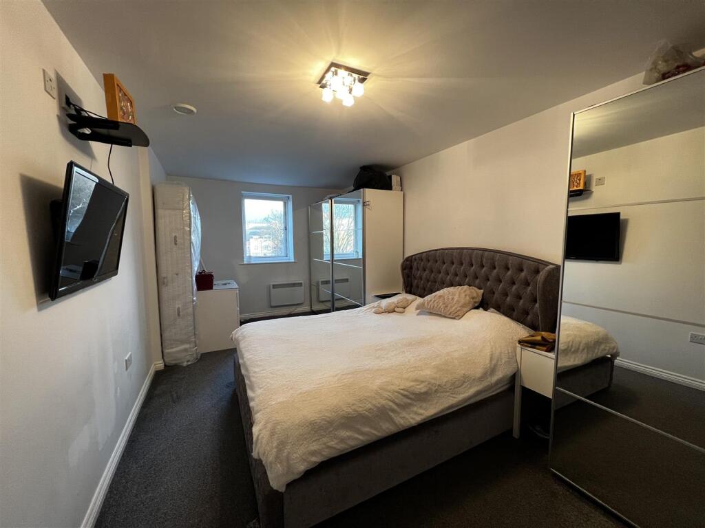 Apartment in Hertsmere, Elstree and Borehamwood - View 5
