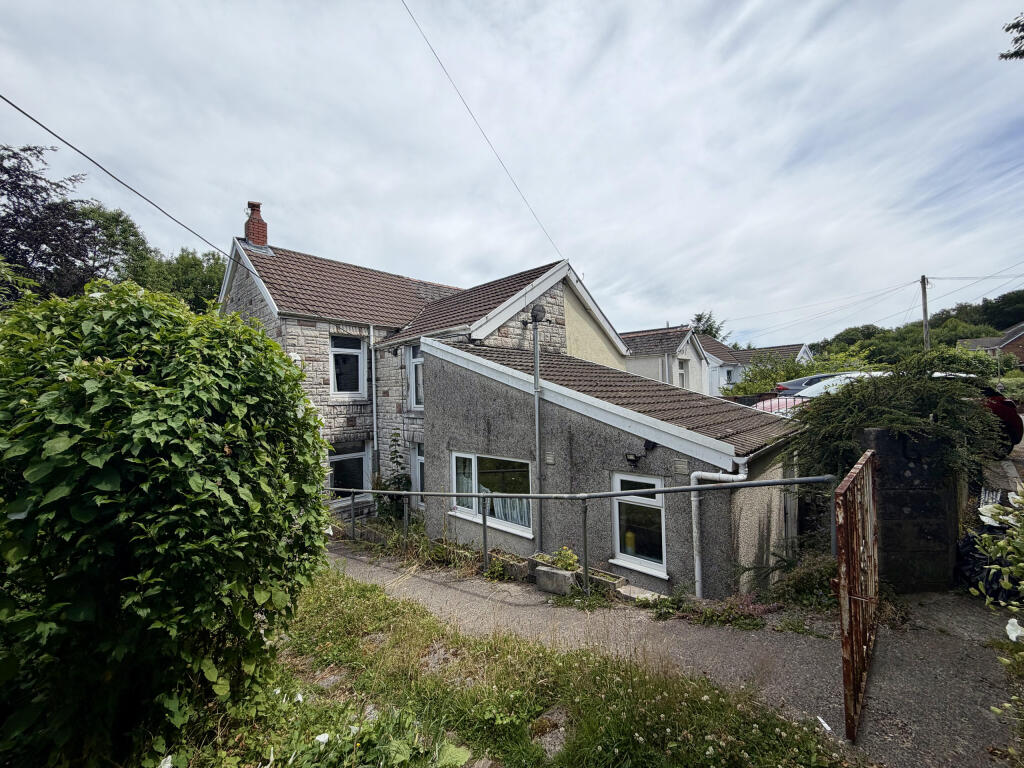 House in Aberdare, Aberaman North - View 4