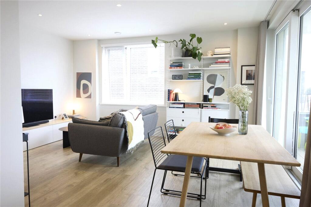 2-bed apartment on Beck Square, London, E10, £341,250